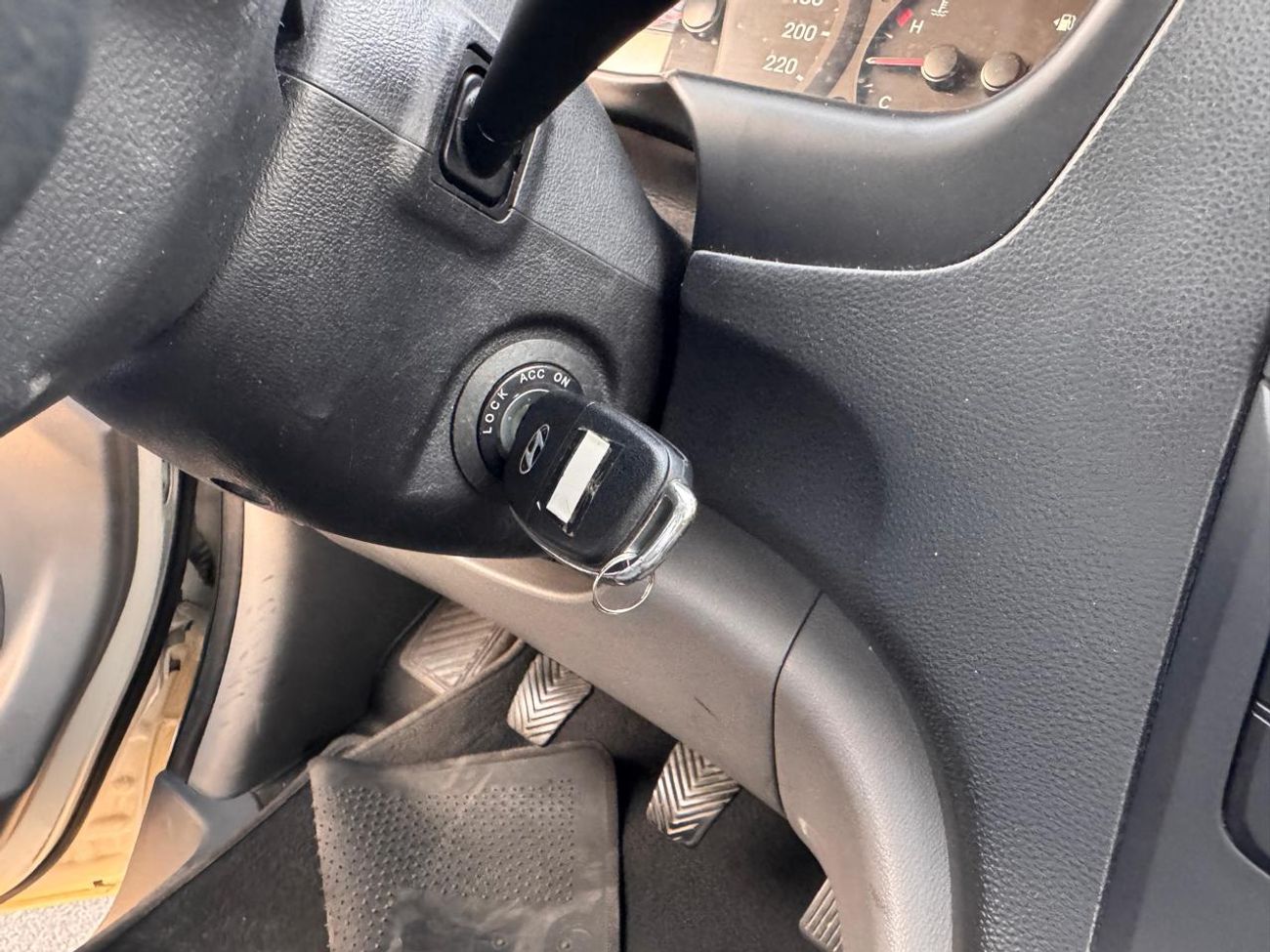 Hyundai H-1 T Q MT 6P  2.4L VAN RWD