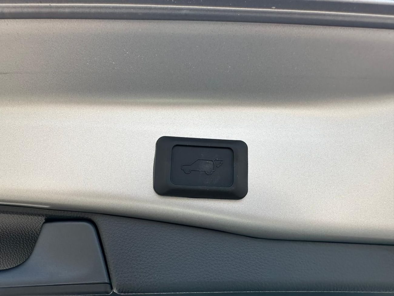 Toyota RAV4 2.5 LIMITED , PETROL , MEMORY SEAT, WIRELESS CHARGER ,PANORAMIC ROOF, FULL OPTION MODEL 2025