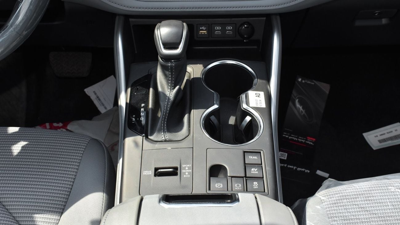 Toyota Highlander GLE 2.5 HYBRID, SUNROOF, ELECTRIC SEAT, MODEL 2026