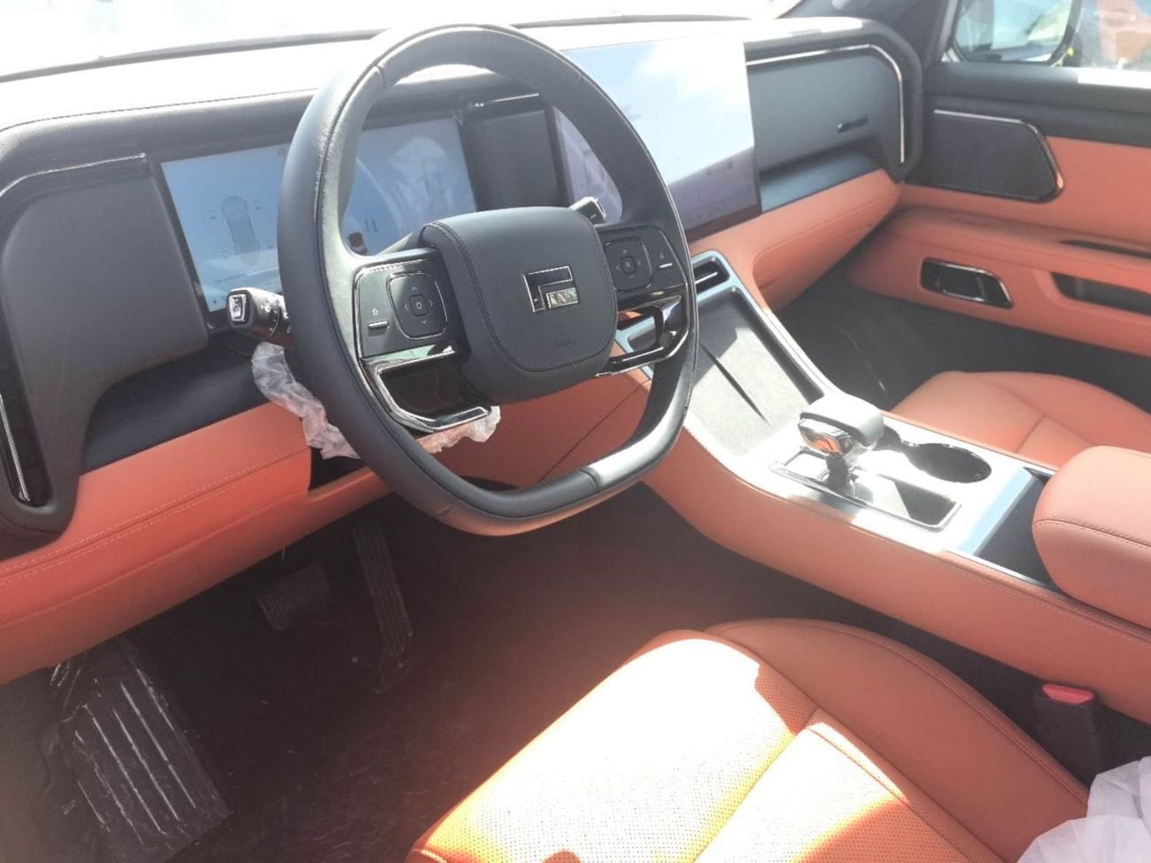 ROX 01  Rox01. White-orange 7seats