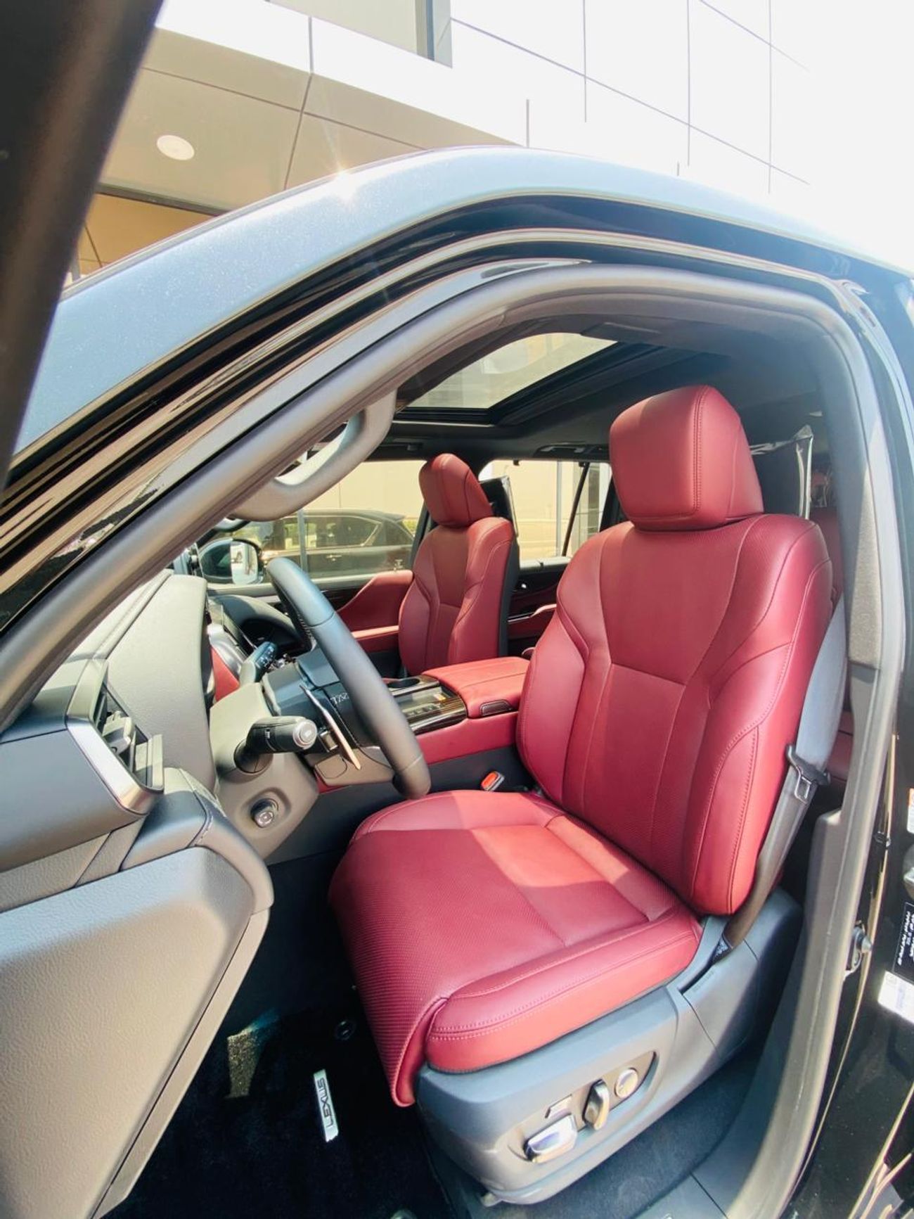 لكزس LX 700h Signature