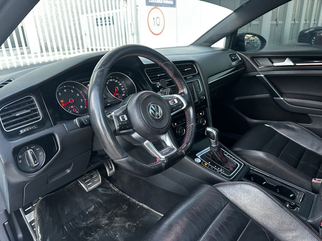 Volkswagen Golf GTI GCC