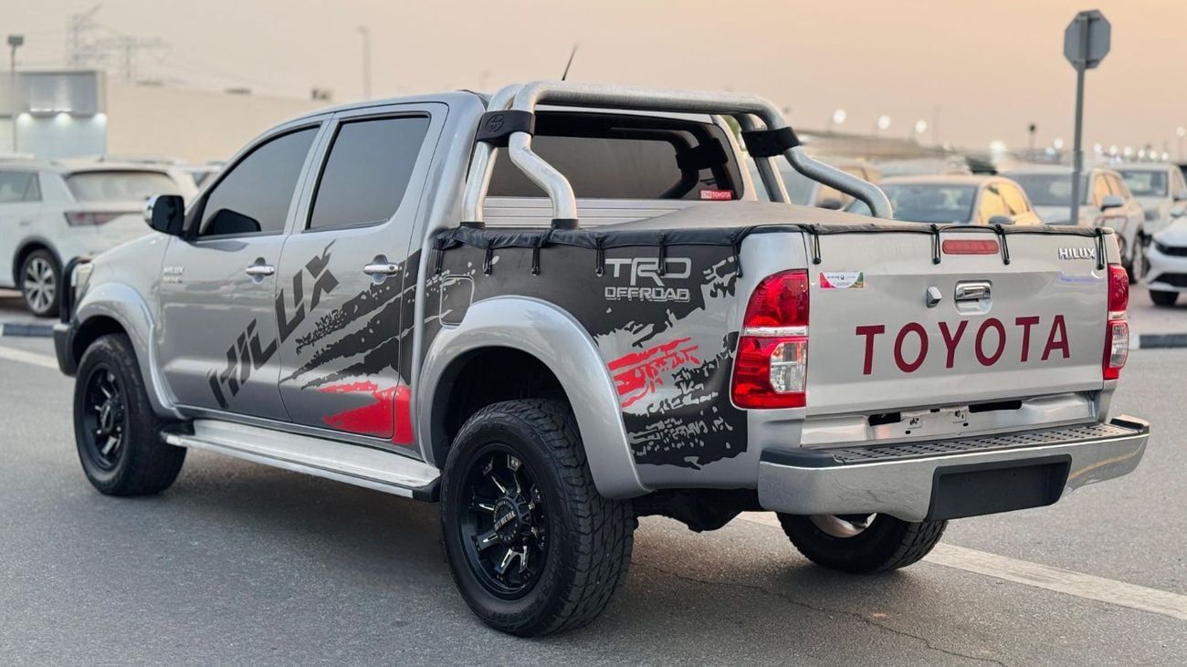 Toyota Hilux DOUBLE CABIN | 3.0L DIESEL | BULL BAR + ROLL BAR | RHD | AUTOMATIC  TRANSMISSION | 2015