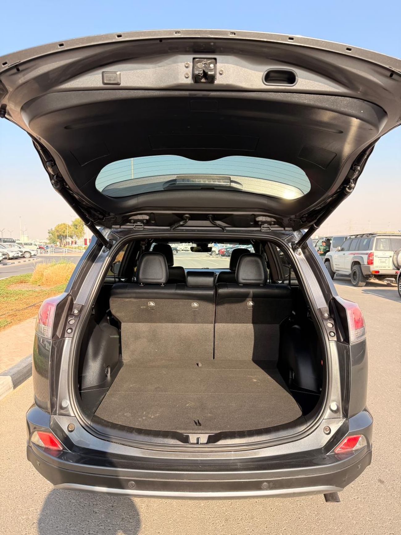 تويوتا راف ٤ SE 2.5 L | sunroof | push start | leather full option