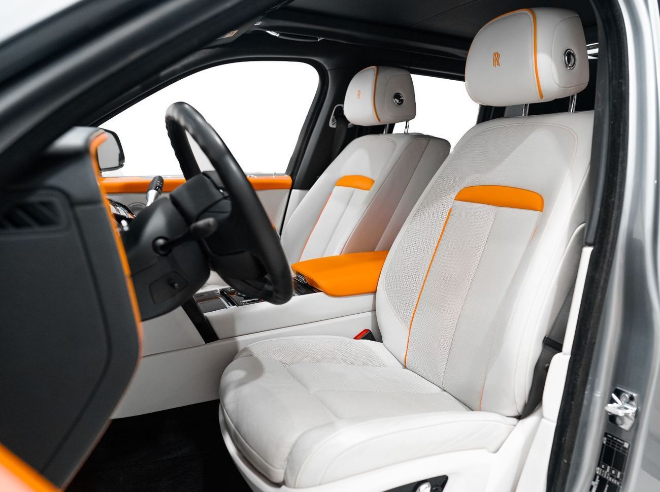 Rolls-Royce Cullinan CULLINAN BLACK BADGE | TAILGATE SEATS | PANORAMIC GLASS SUNROOF | TWO TONE INTERIOR | BESPOKE AUDIO