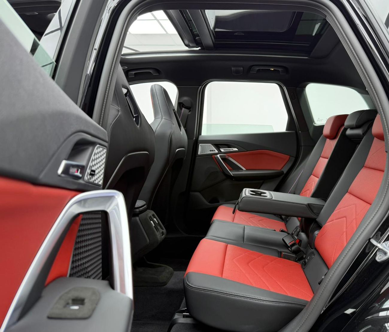 بي أم دبليو X1 2025 BMW X1 M35i, 2029 BMW Warranty + Service Pack, Full BMW Service History, Low Km, GCC