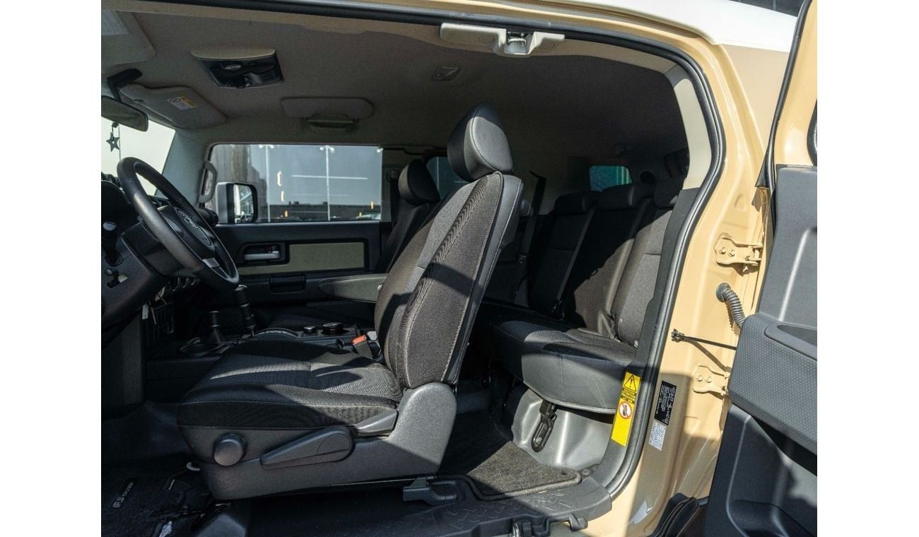 Toyota FJ Cruiser AED 2,280 PM • FJ CRUISER GXR • ONLY 64,000 KM • FULL SERVICE HISTORY • FULLY LOADED