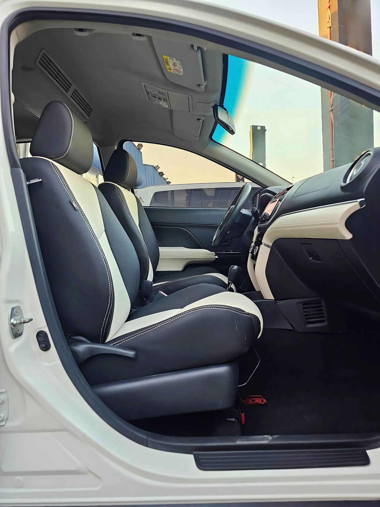 تويوتا راش /1.5L V4/ 7 SEATER/ LEATHER SEATS / EXPORT ONLY / LOT#009785