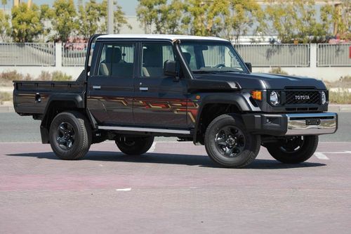 Toyota Land Cruiser Pick Up 2025 TOYOTA LC79 LAND CRUISER PICK UP DOUBLE CAB 2.8 - GREY METTALIC inside BEIGE | Export Only