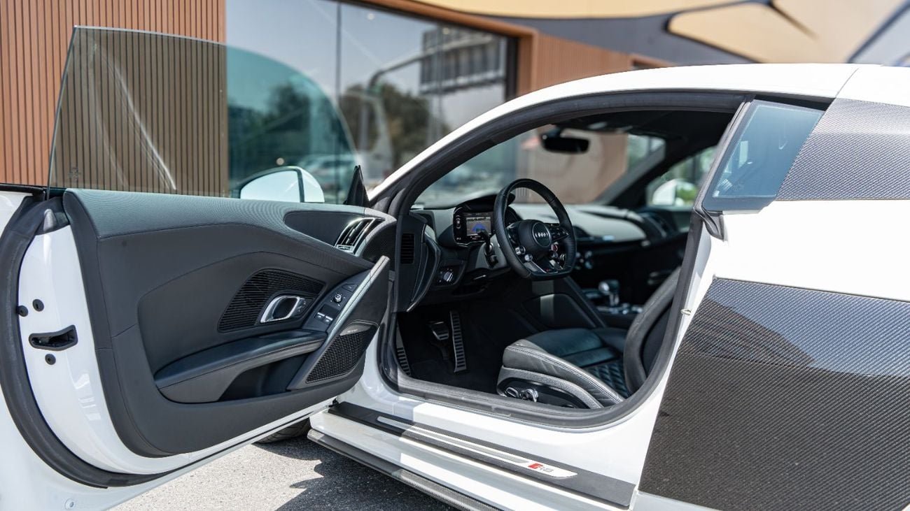Audi R8 V10 PLUS GCC Specs | Very Clean And Low Mileage | Carbon Package