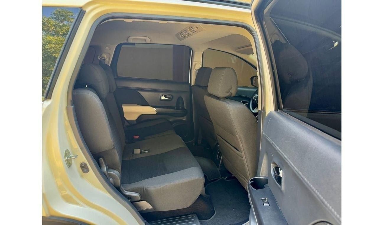 تويوتا راش Toyota Rush GX 2023 GCC 7 seater .Free accident