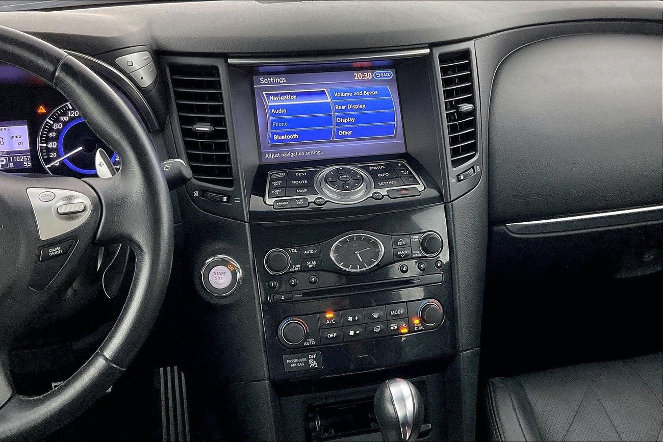 Infiniti QX70 Luxury / Luxe Sensory