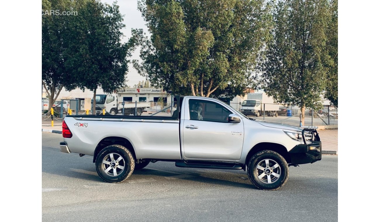 تويوتا هيلوكس SR5 Diesel Right Hand Drive Full option Clean Car