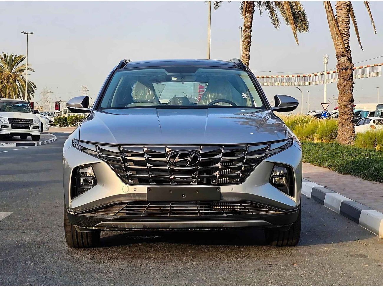 Hyundai Tucson 1.6T V4 PETROL, DRIVER POWER SEATS WITH PANORAMIC ROOF /  FULL OPTION (CODE# 68027)