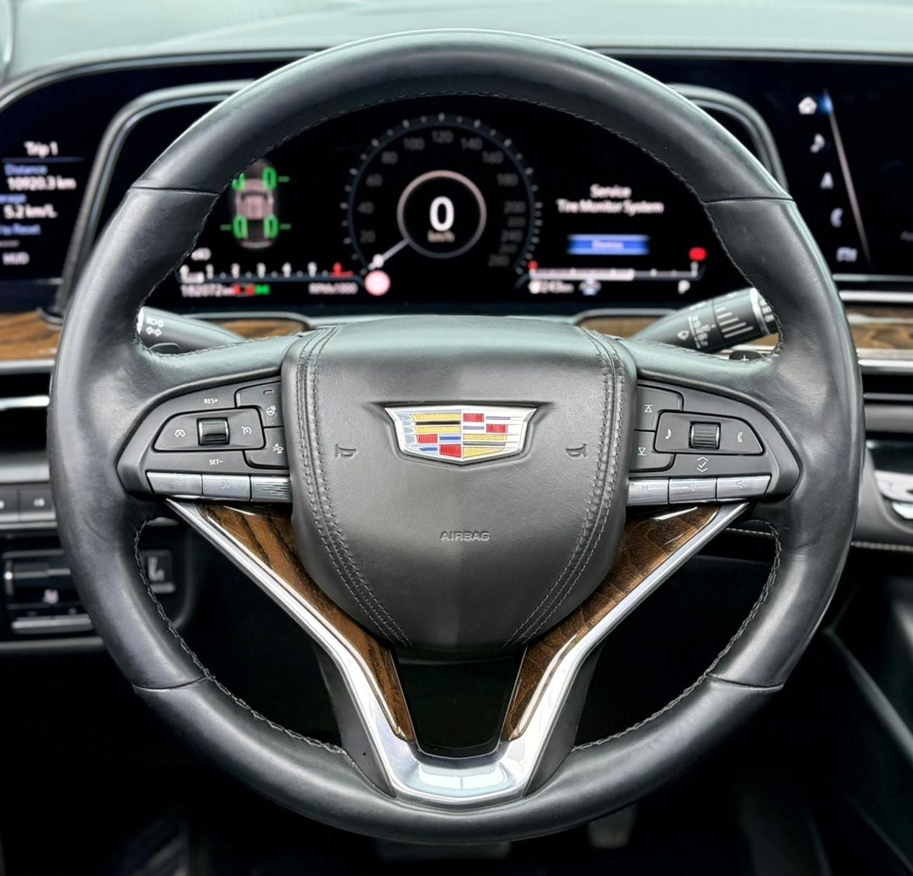 كاديلاك إسكالاد Premium Luxury Platinum 6.2L 4WD