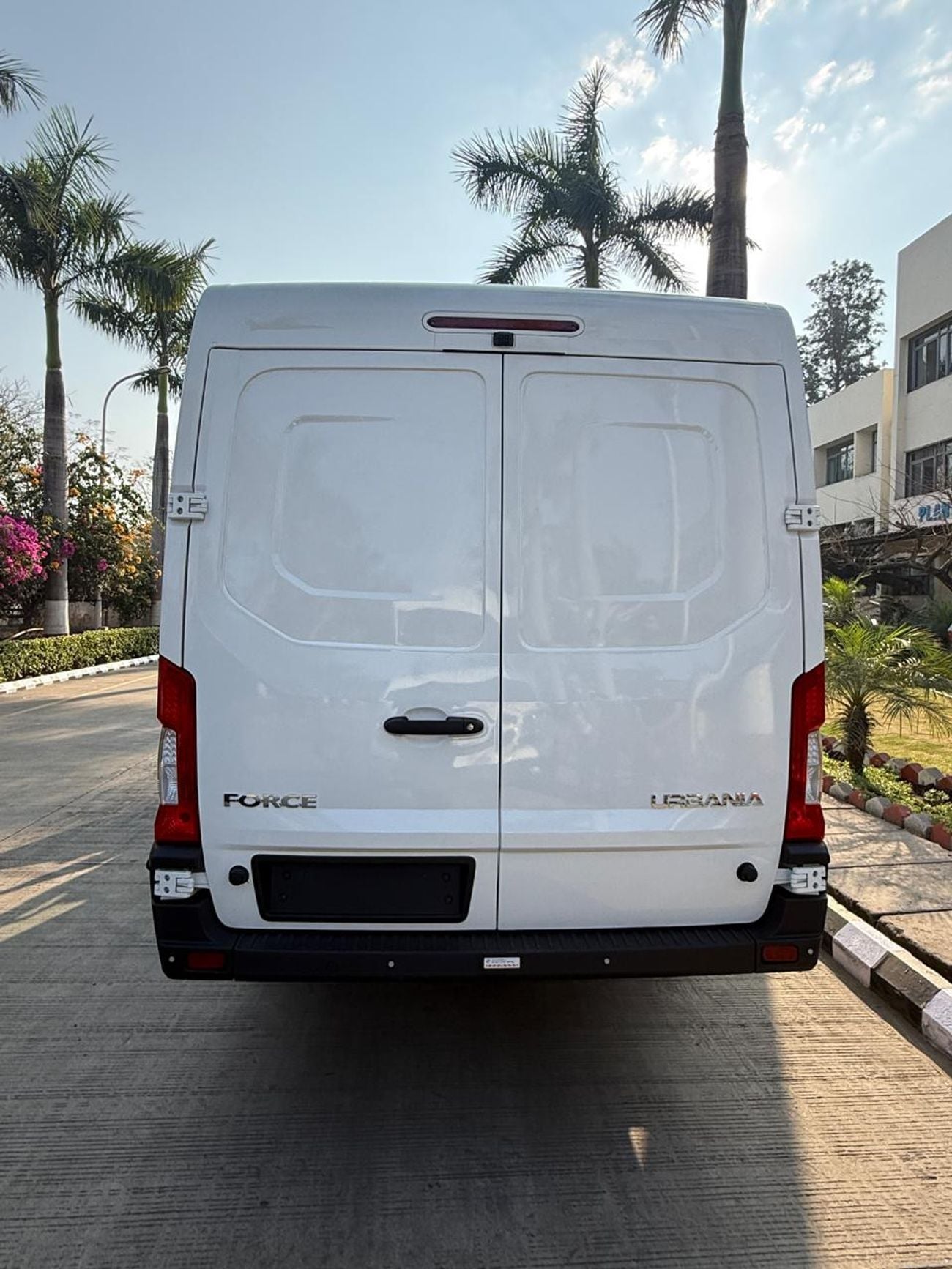 فورس أوربانيا FORCE URBANIA CARGO VAN – BRAND NEW – GCC SPEC  Spacious and reliable cargo van powered by a 2.6L tu