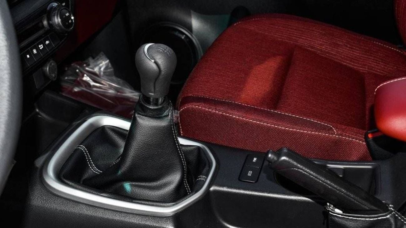 Toyota Hilux TOYOTA HILUX  SR5 DC 2.8L MT 4X4 (DIESEL) MY24