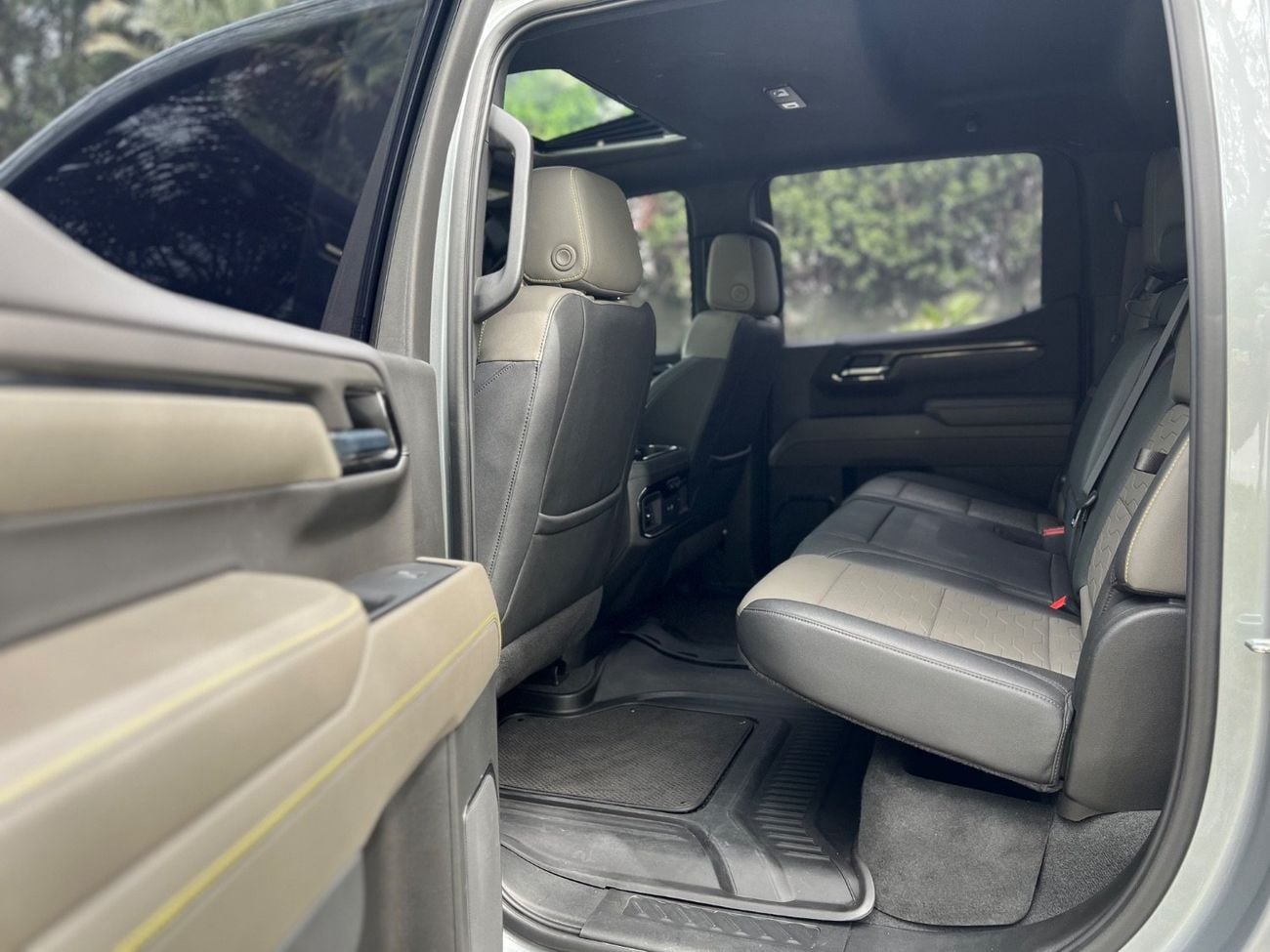 شيفروليه سيلفارادو 2023 Chevrolet Silverado ZR2 | 6.2L V8 | GCC Specs | Accident-Free