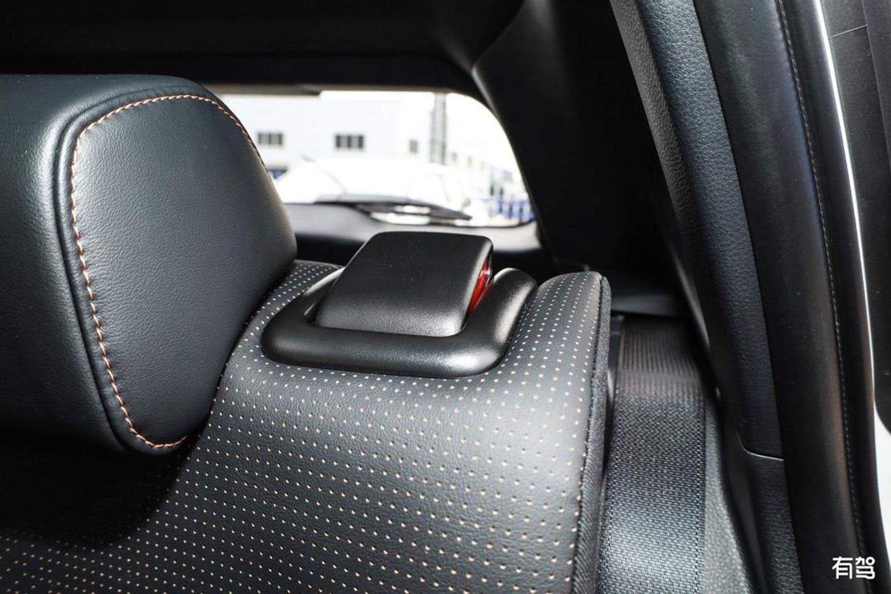 تويوتا كورولا كروس Toyota/COROLLA CROSS/TCC05 2.0L Deluxe Hybrid AT