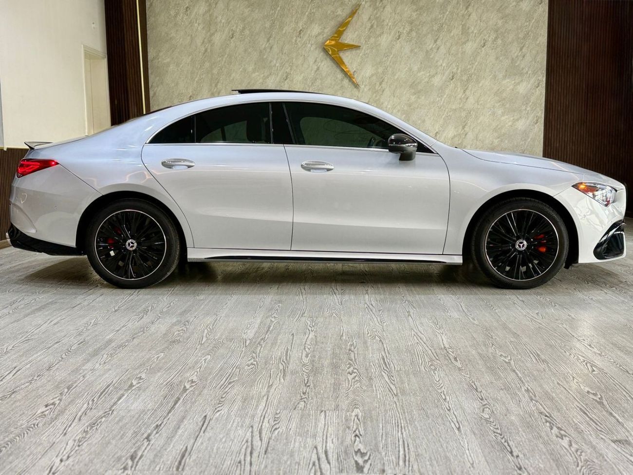 Mercedes-Benz CLA 250 Std 2.0L (221 HP) MERCEDES CLA250 AMG II 2023 II FULL LOADED