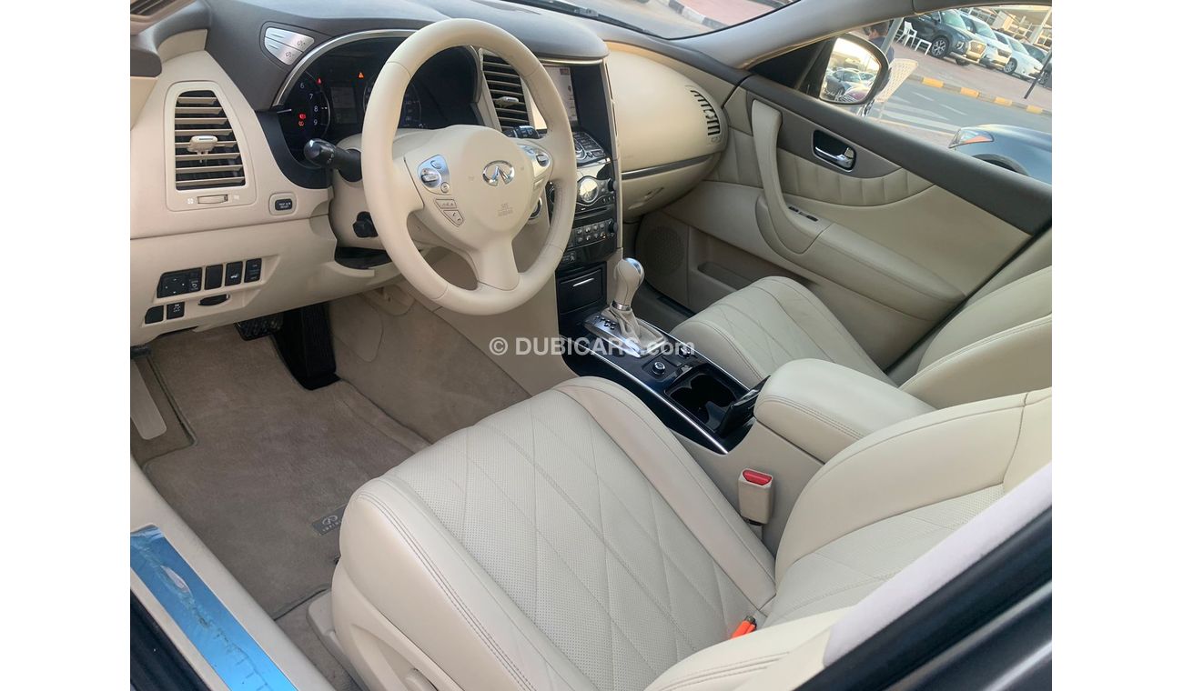 Infiniti QX70 Infiniti QX70_Gcc_2019_Excellent_Condition _Full option