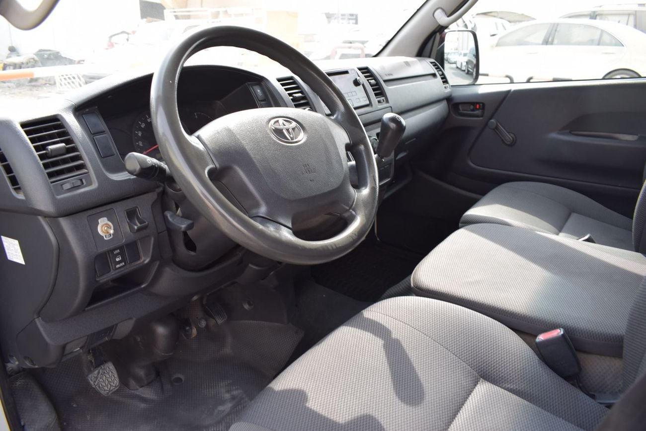 Toyota Hiace GL Toyota Hiace Chiiler Van, Model:2020