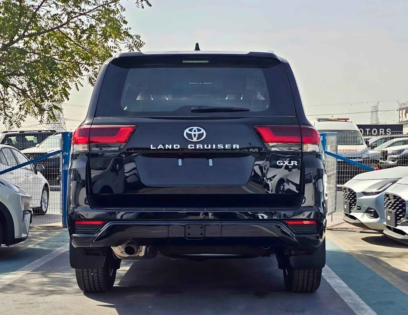 تويوتا لاند كروزر GXR HIGH OPTION / 4.0L PETROL V6 / RADAR / REAR ENTERTAINMENT SCREENS  (CODE # GXR41H)