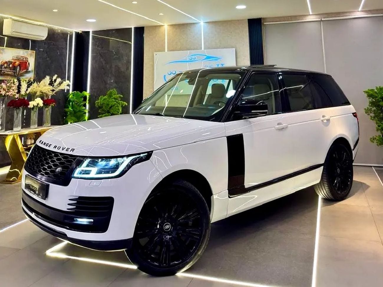 Land Rover Range Rover FACELIFT RR VOGUE V8 || F.S.H AL TAYER ||GCC || TOP RANGE || GIVEN WARRANTY ||AMAZING CONDITION