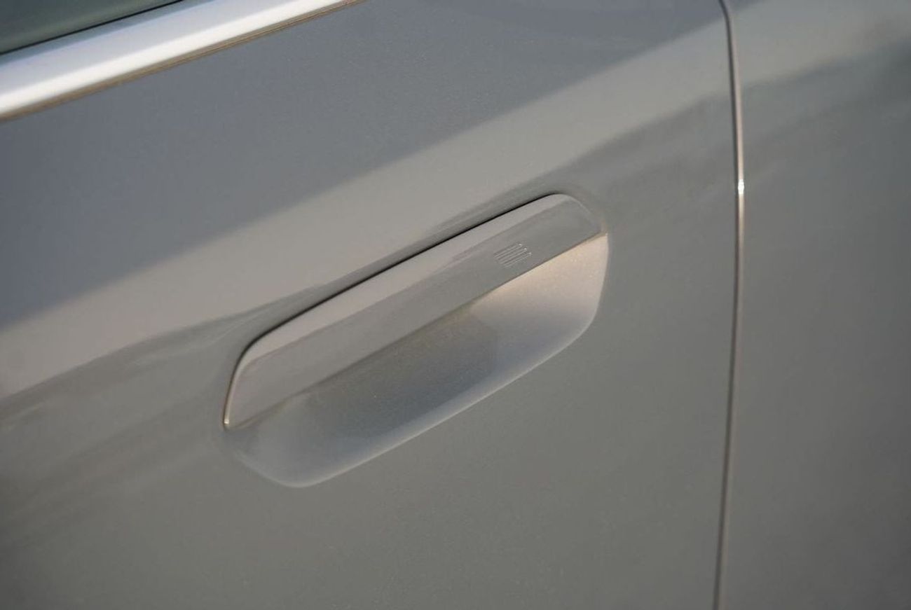 بي أم دبليو i5 2024 BMW i5 e-Drive 35L Exclusive M Sport RWD 0Km