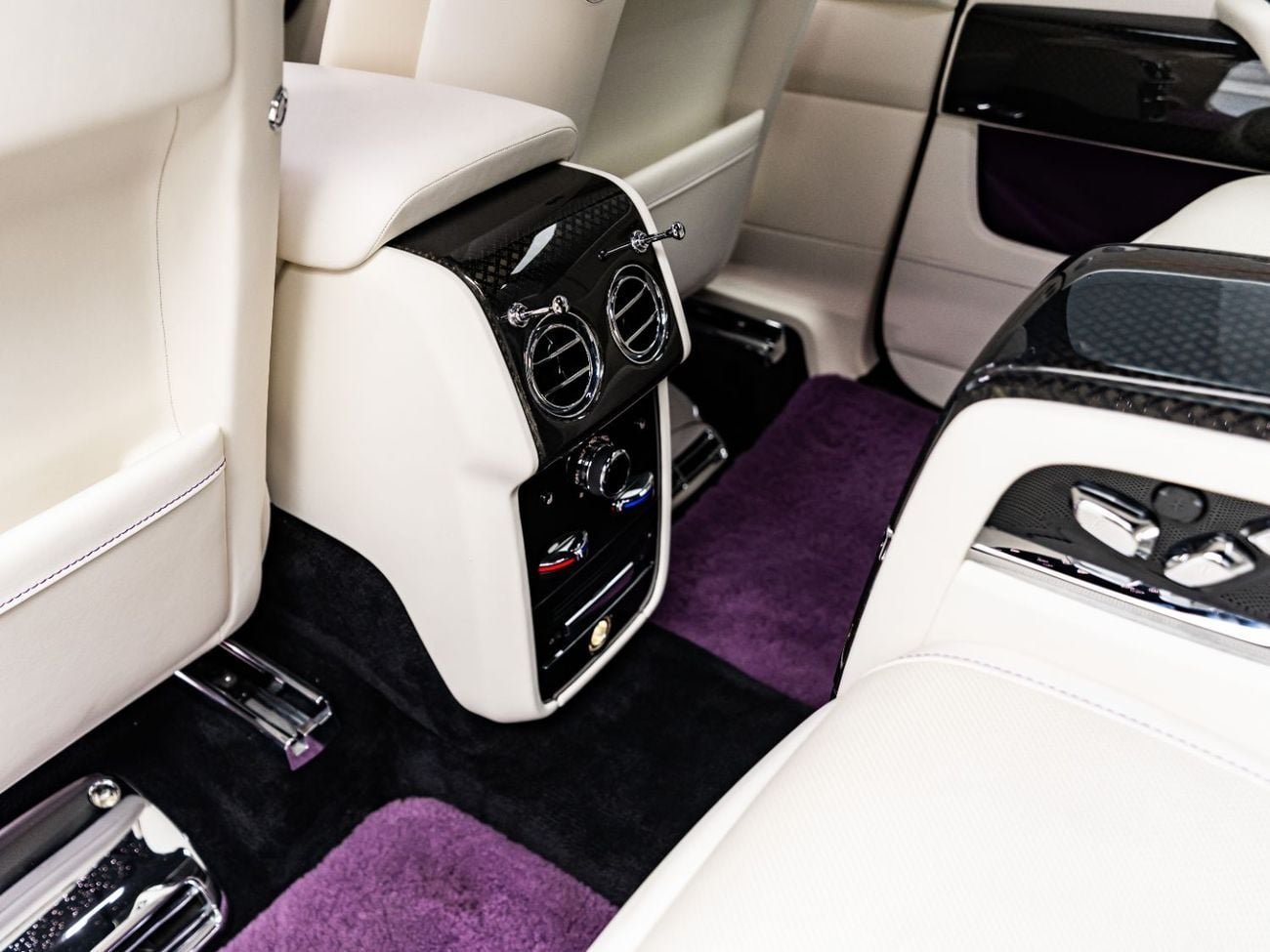 Rolls-Royce Cullinan 2021 Rolls Royce Cullinan Mansory Black Badge, 1 Year Warranty, Service History, Low KMs, European