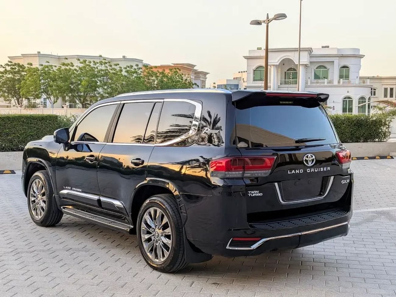 تويوتا لاند كروزر GXR Facelifted With Interior and Exterior | GCC Specs | V6 Engine