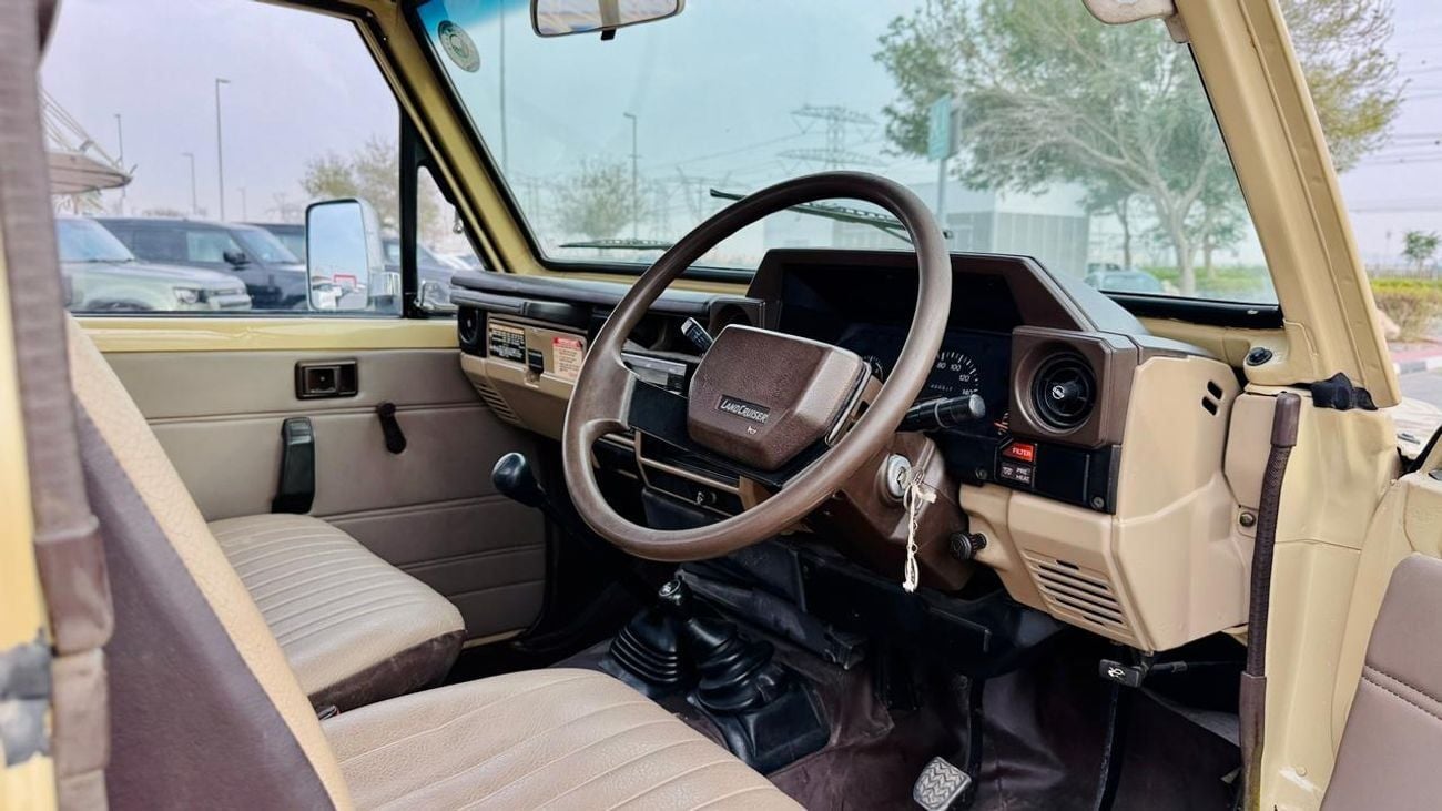 Toyota Land Cruiser Pick Up 1989 | 4.0L DIESEL ENGINE | MANUAL TRANSMISSION | RHD | BULL BAR | SINGLE CABIN | TOW HITCH