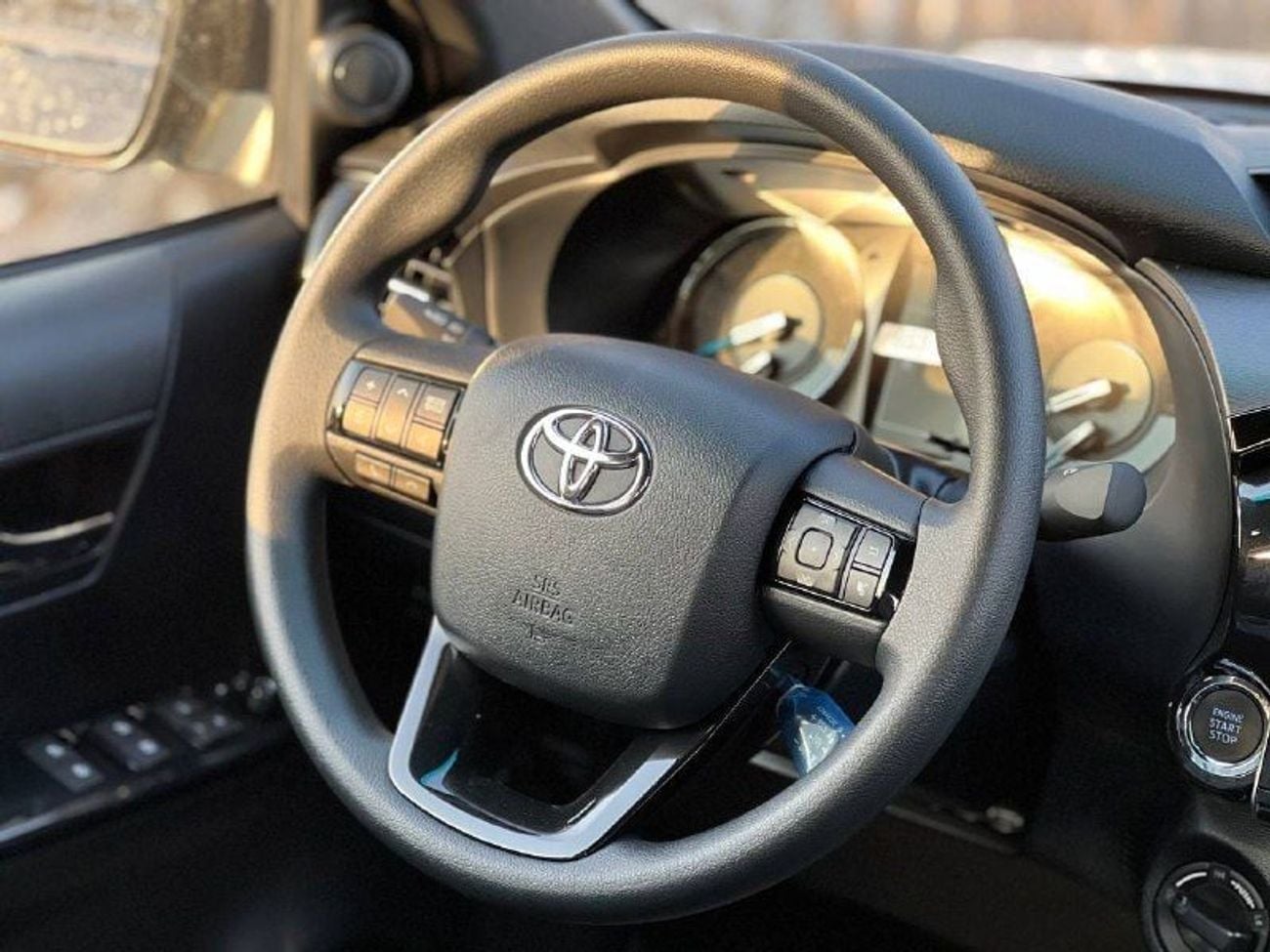 Toyota Hilux ADVENTURE 4.0L PTR A/T // 2025 // FULL OPTION WITH 360 CAMERA , BLIND SPOT , ADV KIT // SPECIAL OFFE