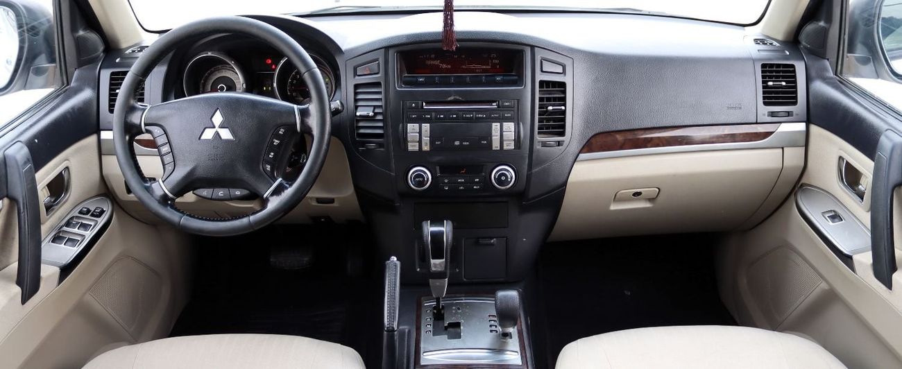 ميتسوبيشي باجيرو GLS 3.5L (186 HP) (7 Seater)