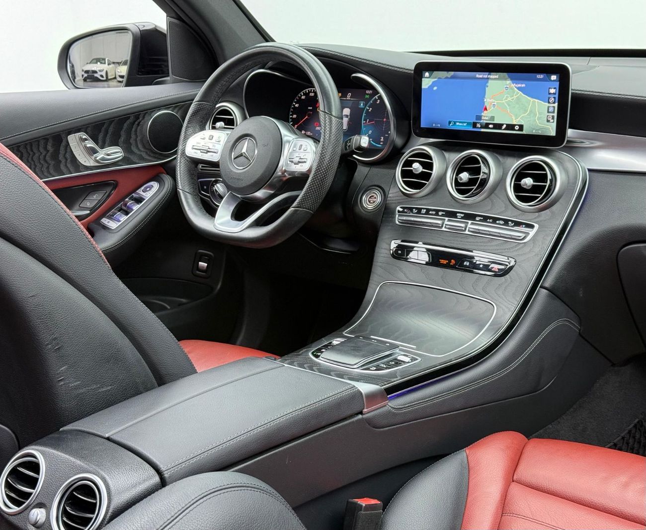 مرسيدس بنز GLC 300 4MATIC 2.0L 2020 Mercedes Benz GLC300 AMG 4MATIC, Warranty, Full Mercedes Service History, GCC