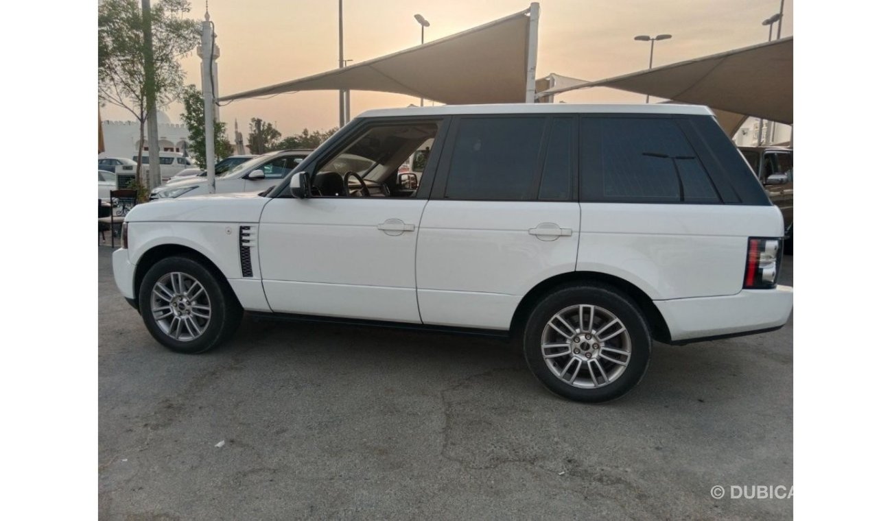 Land Rover Range Rover HSE Car is clean no accident no paint original inside and outside no have any mechanical issues