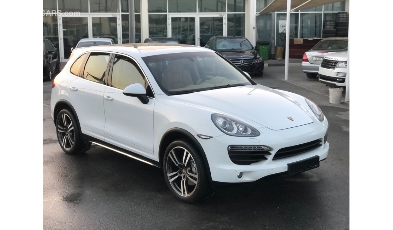 Porsche Cayenne S PORSCHE CAYENNE S MODEL 2013 GCC car prefect condition full option panoramic roof