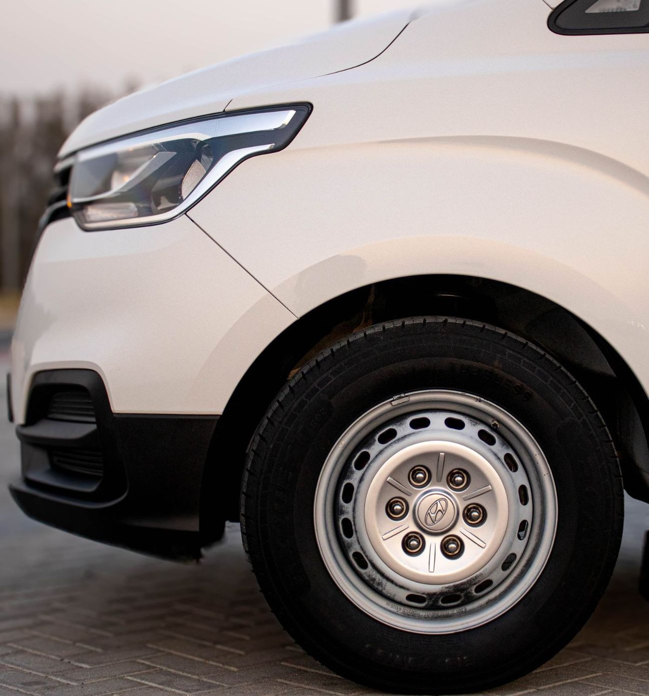 Hyundai H-1 2021 Hyundai H1 Mid (TQ), 4dr Van, 2.4L 4cyl Petrol, Automatic, Rear Wheel Drive