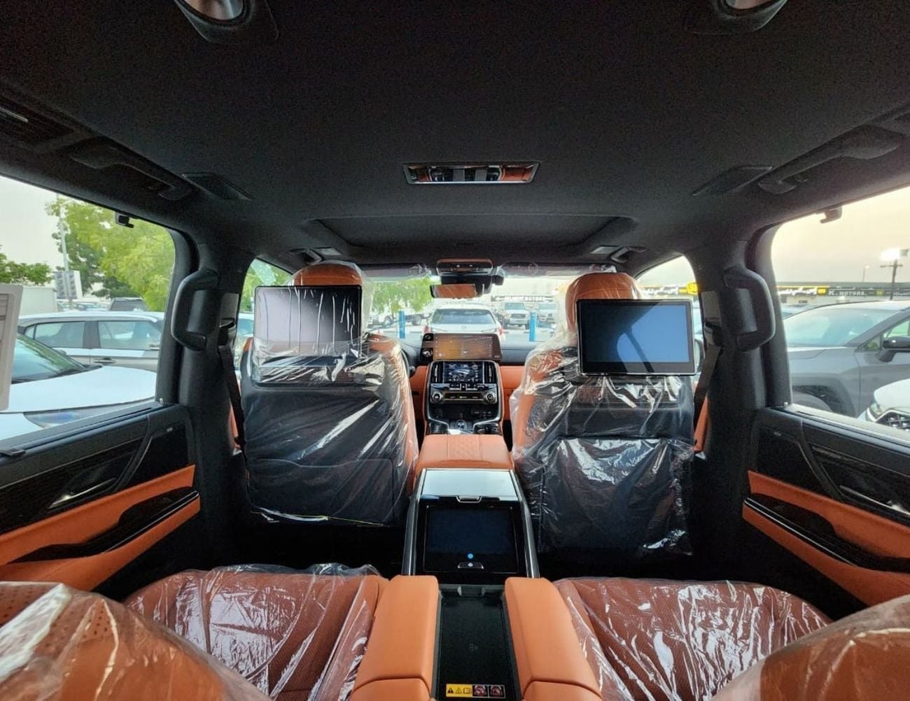 لكزس LX 700h VIP لكزس LX700 بمقاعد هجينة || كاملة المواصفات | بنزين، محرك V6 سعة 3.5 لتر، دفع رباعي (الرمز L7V) أسود،