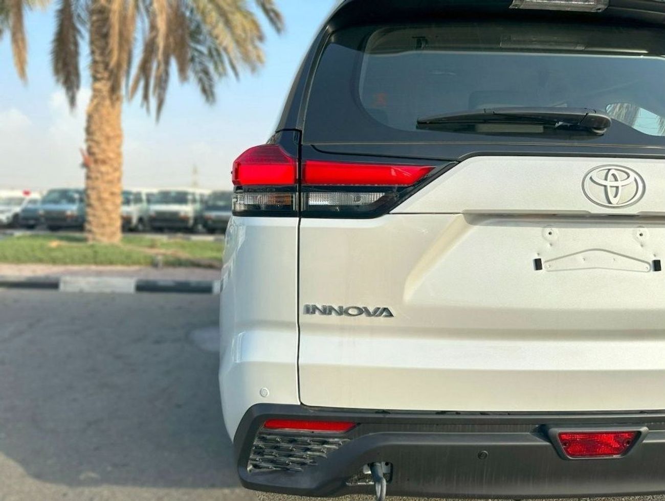 تويوتا إينوفا Toyota Innova 2.0L, FWD Petrol-2.0 L. 2024