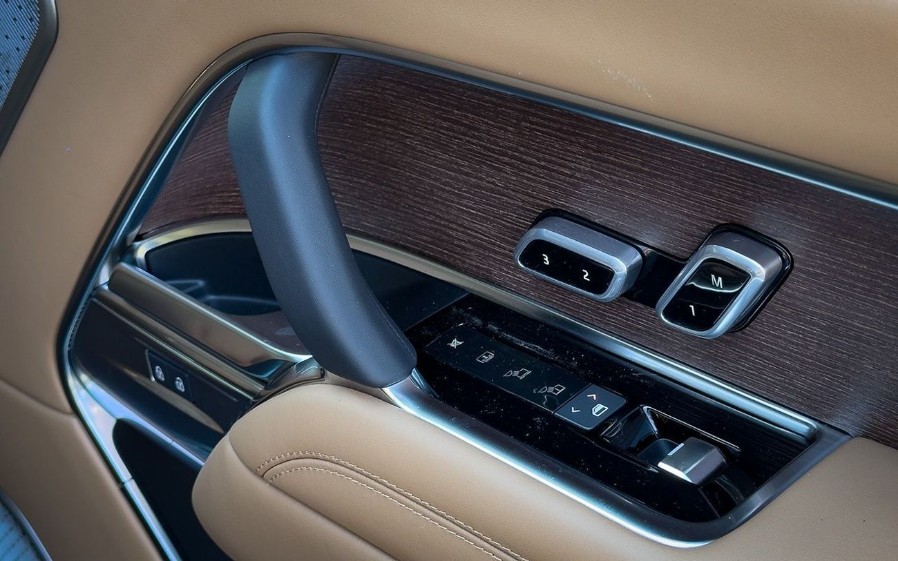 Land Rover Range Rover Autobiography 3.0L P460e LWB RIGHT HAND DRIVE