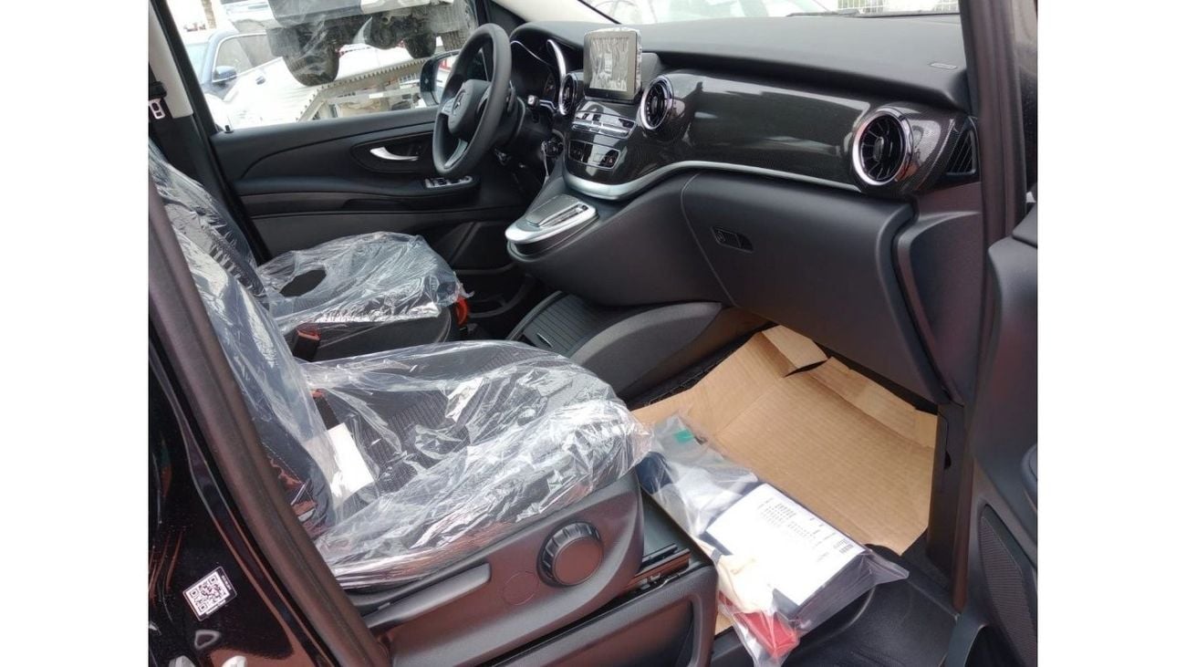 Mercedes-Benz V 250 V-Class V250 2.0L gasoline ( 4X2 ) 5 doors Black color