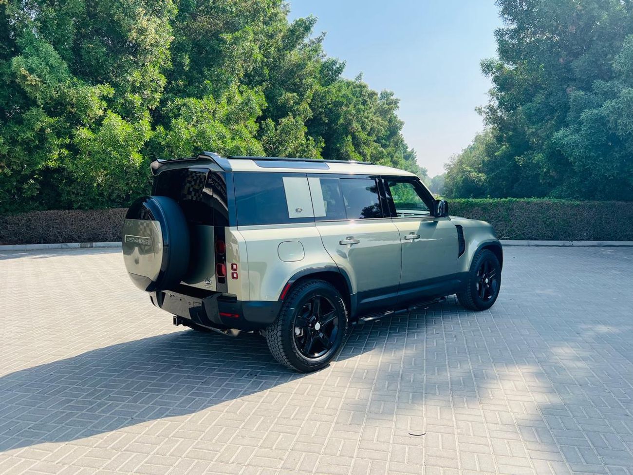 Land Rover Defender 110 SE P400 3.0L