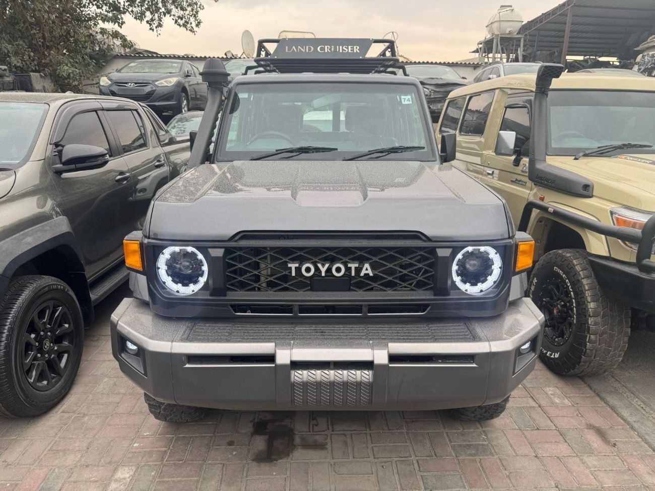 تويوتا لاند كروزر 70 Diesel 4.5 Liter Right Hand Drive 5 Doors Manual Gear