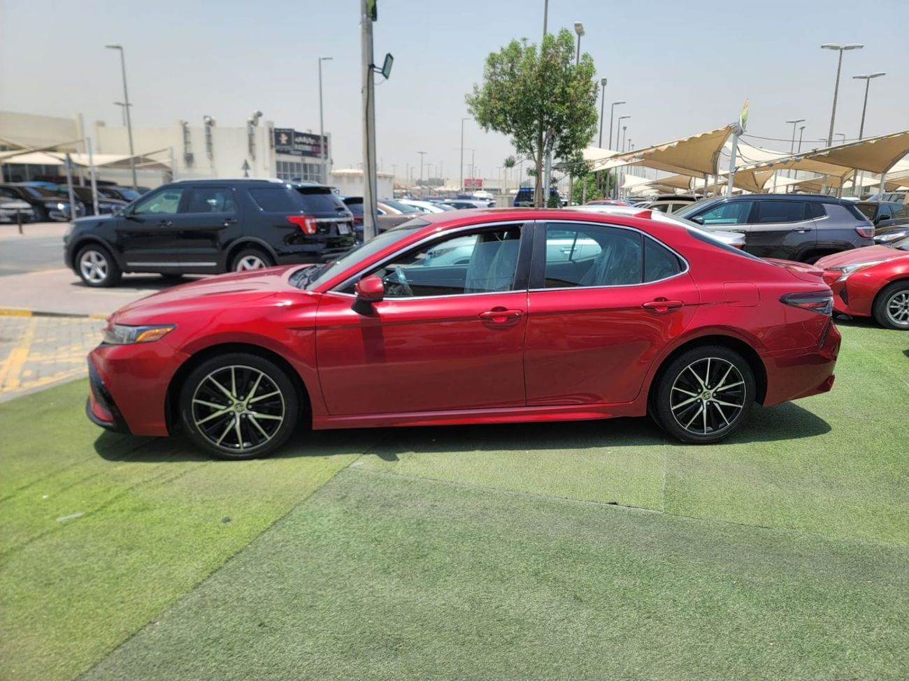 Toyota Camry SE 2.5L (181 HP)