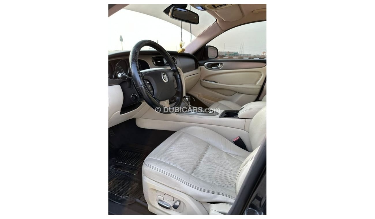 جاكوار XJR Jaguar xjr 2008 Price 35.000 Km 203000 V8 Supercharge Gcc specifications. Full options, perfect cond