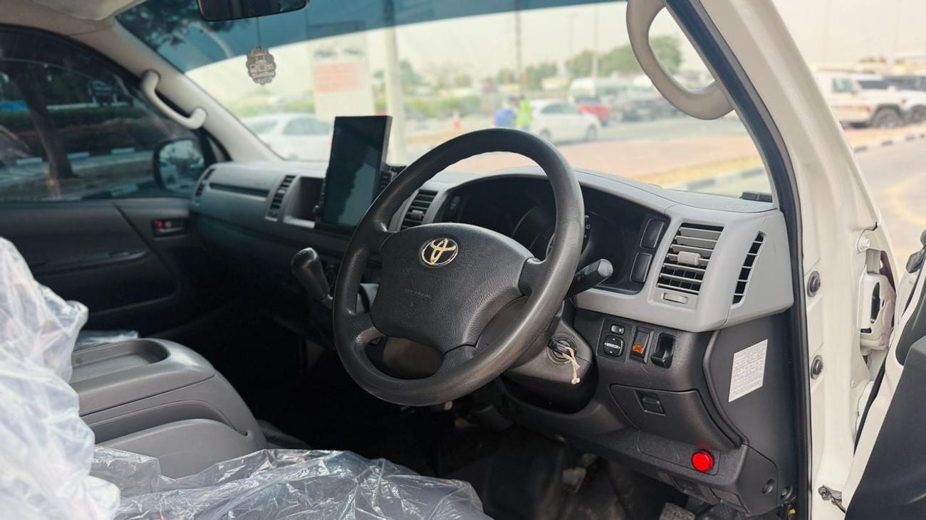 Toyota Hiace 2009 | RHD | 3.0L DIESEL ENGINE | MANUAL TRANSMISSION | 14 SEATERS | 2WD |