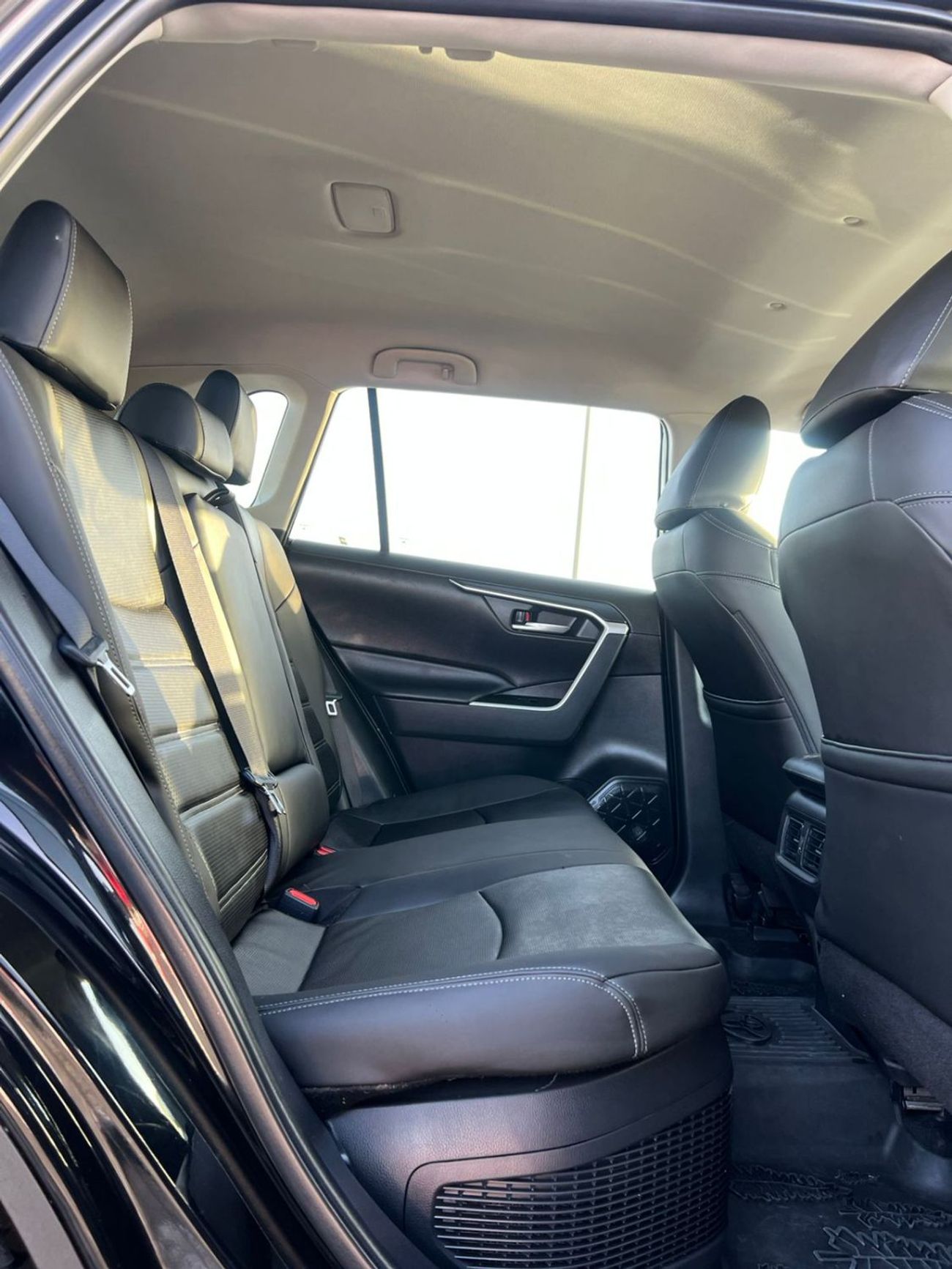 تويوتا راف ٤ 2023 Toyota RAV4 Hybrid Wood Land Edition 2.5L V4 - AWD 4x4 - Rear Camera - Leather Seats