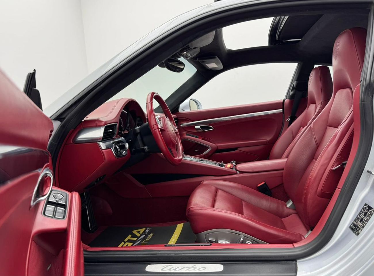 بورش 911 Turbo 3.8L (500 HP) Coupe 2015 Porsche 911 Turbo, Porsche Service History, Excellent Condition, GCC