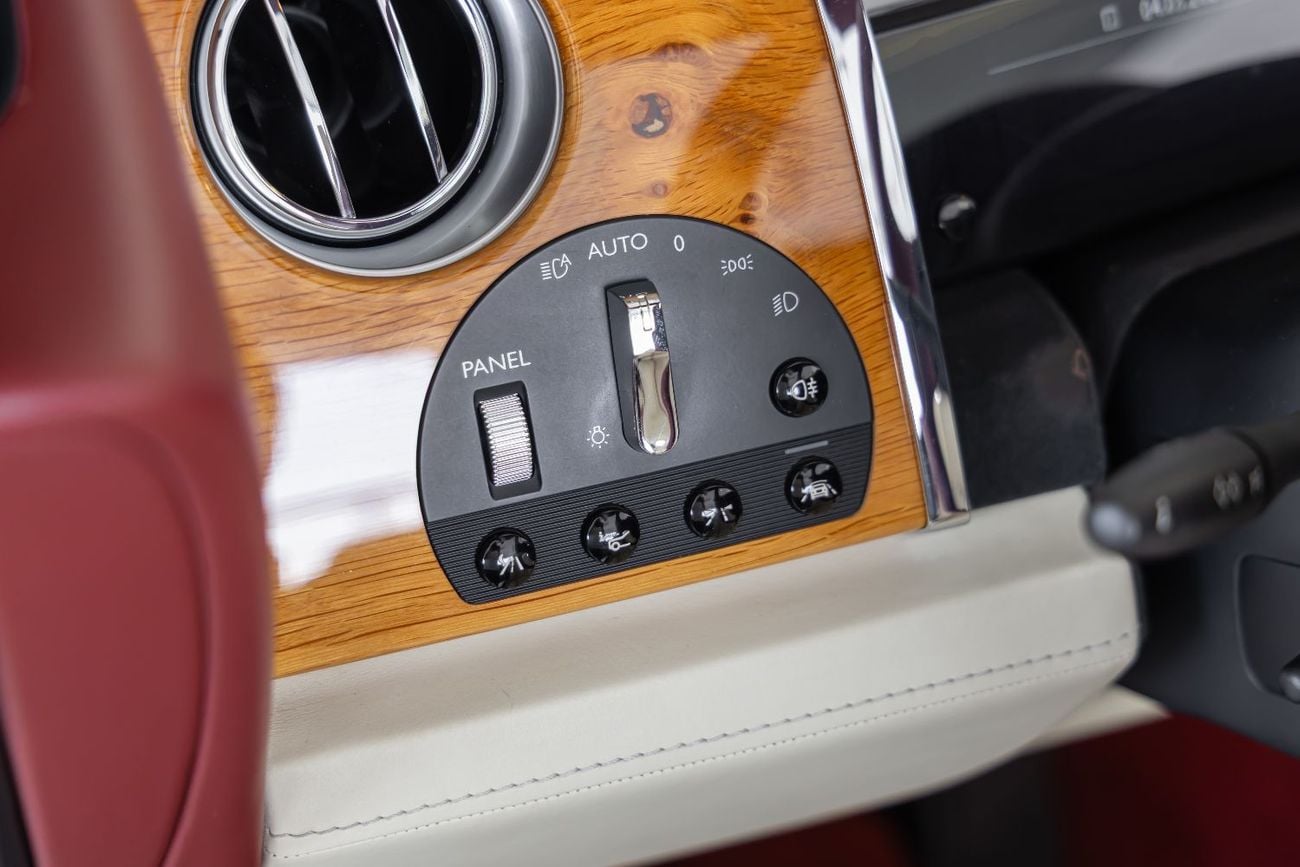 رولز رويس داون Rolls-Royce Dawn 2017 | Fully Loaded | GCC Specs | Mint Condition | "WARRANTY AVAILABLE"